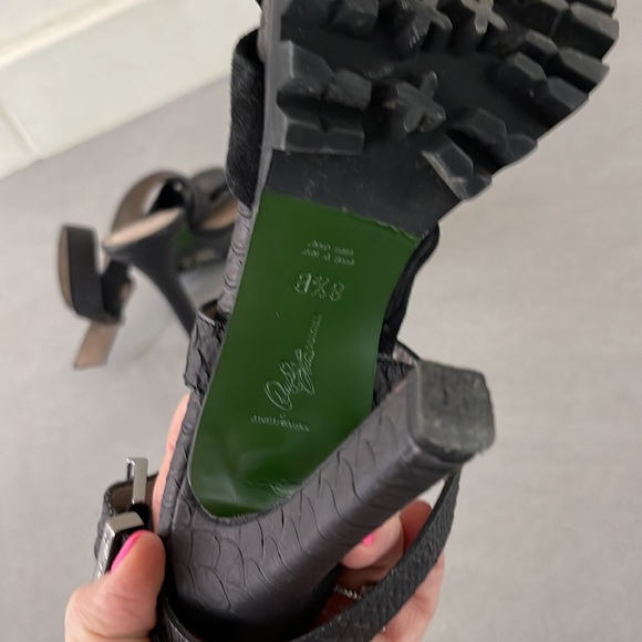 Black platform heels - Picture 3 of 5